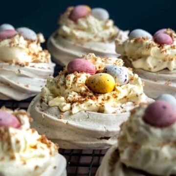 featured image of 6 meringue nests
