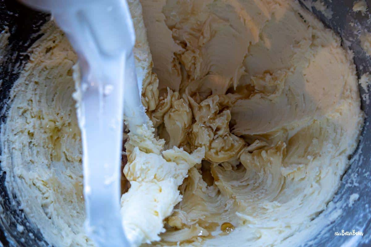 vanilla extract added to buttercream