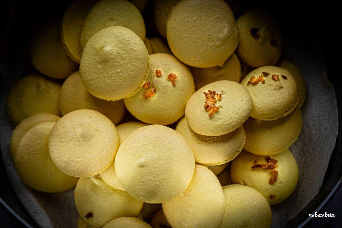 baked single macarons