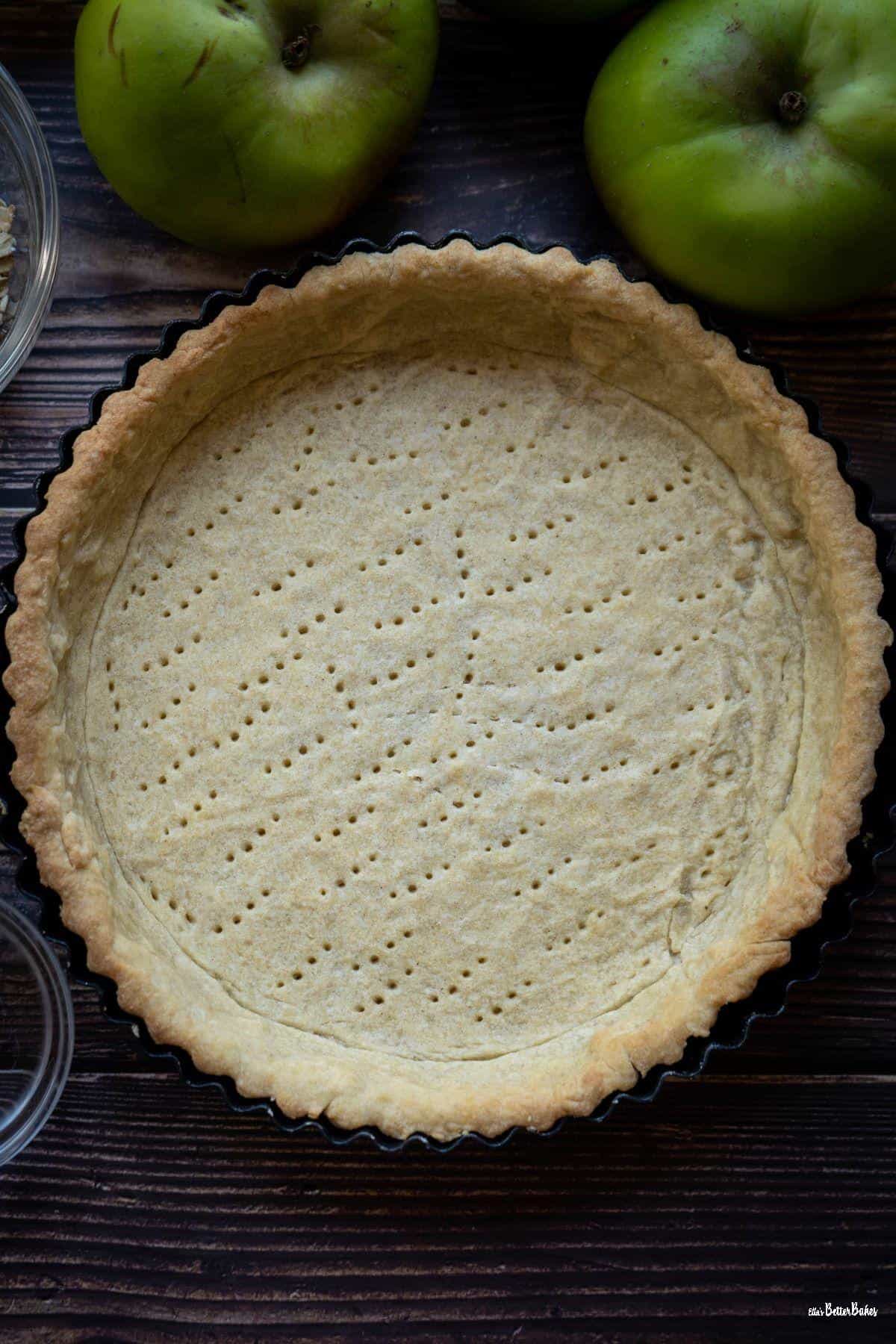 baked apple crumble tart case