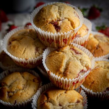 featured image strawberry white chocolate muffins
