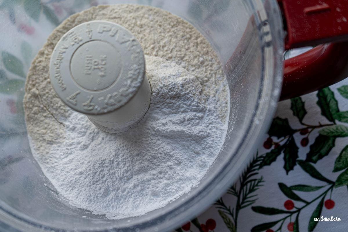 icing sugar added to flour