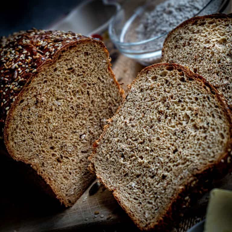 featured image of seeded granary loaf along with slices
