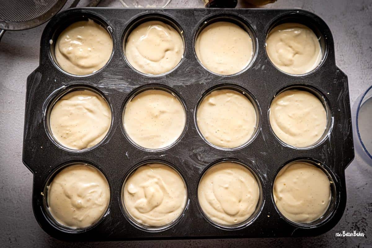cheesecake filling added to cheesecake tin