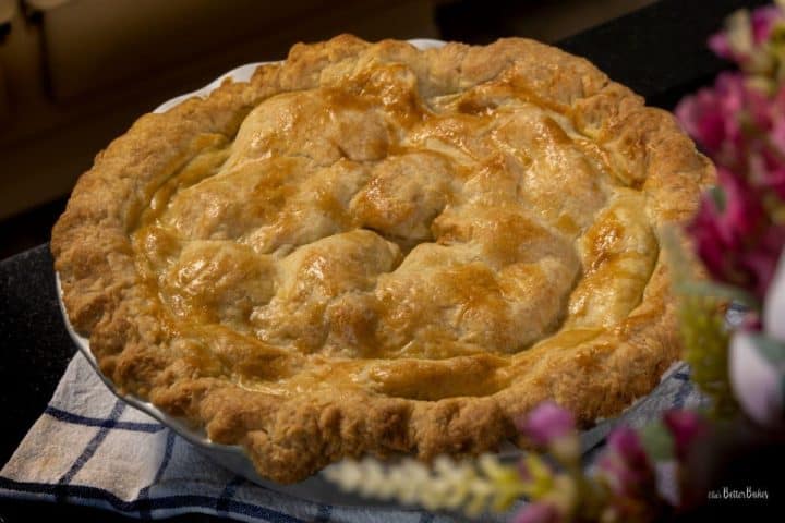 apple pie whole with flowers