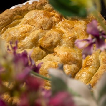 apple pie with flowers