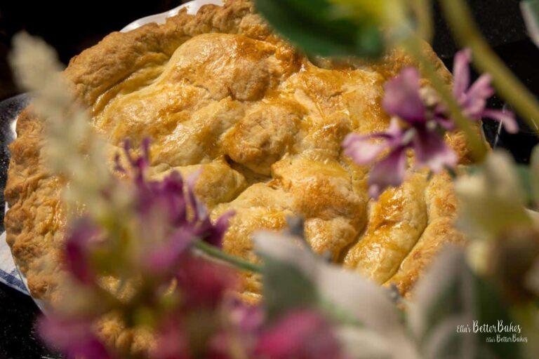 apple pie with flowers